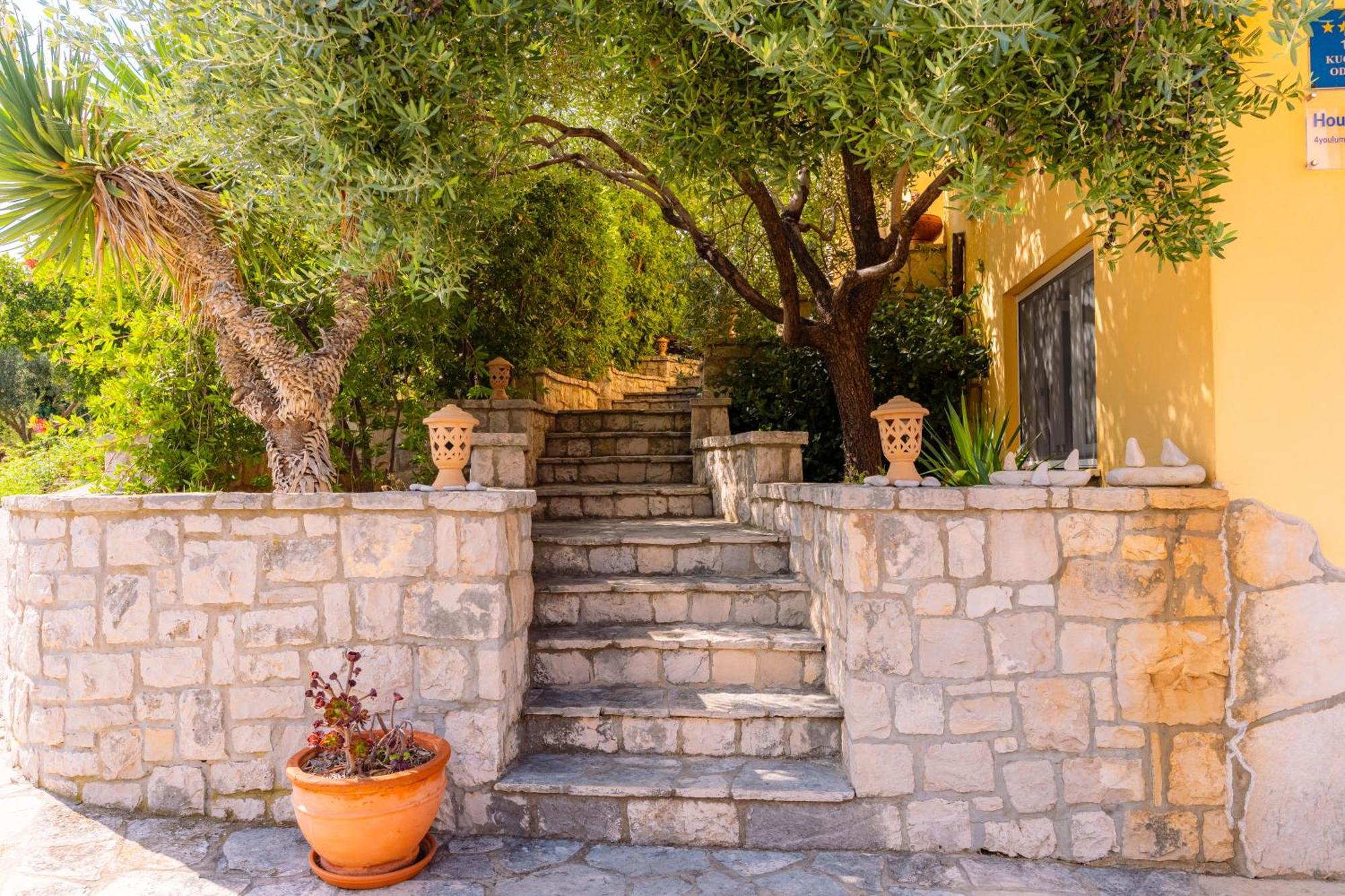 House 4 You Lumbarda Exterior photo
